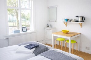 Repas dans la chambre