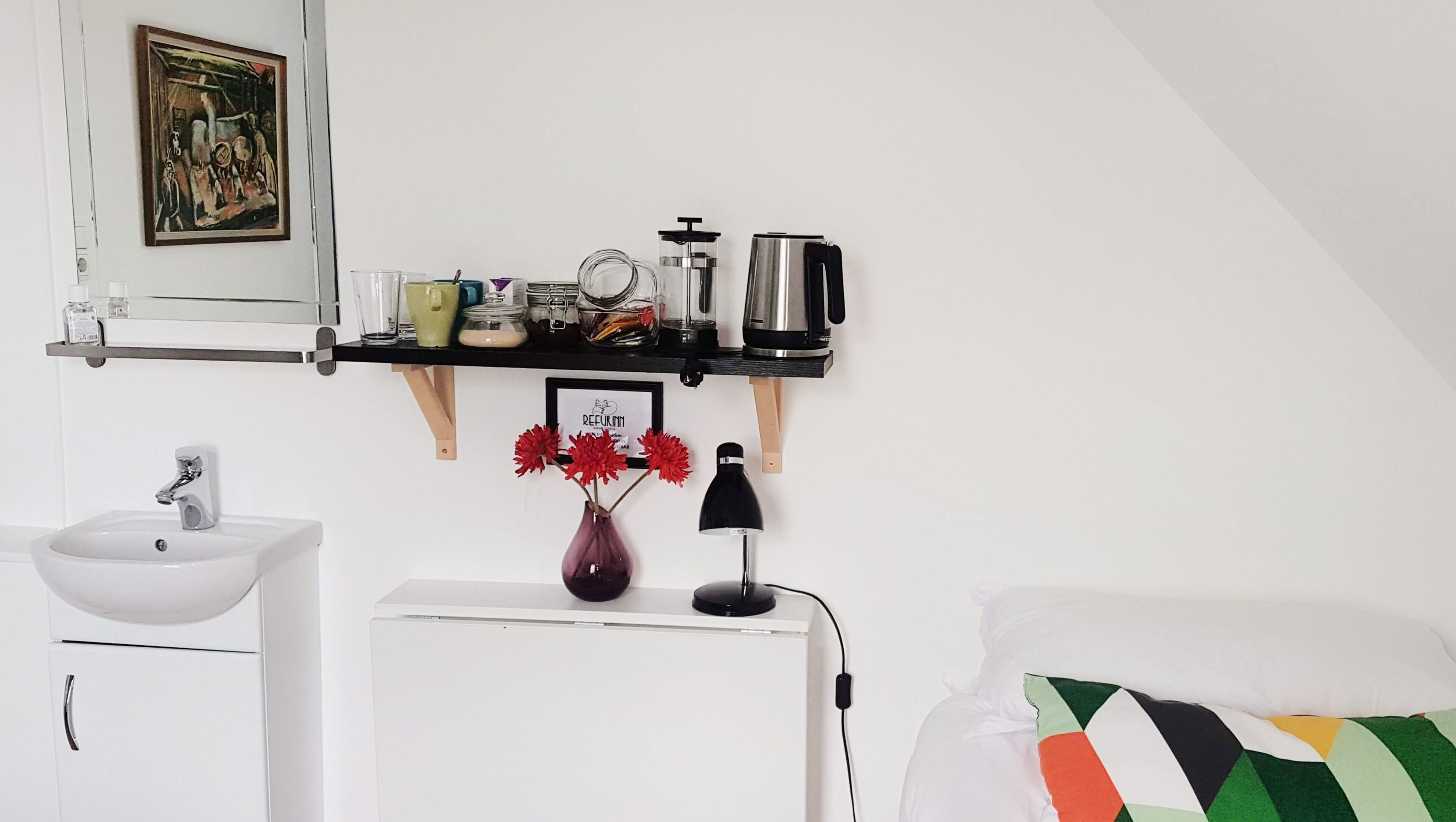 أسرّة بطبقة علوية مريحة وبديكورات فريدة لكل غرفة وطراز فريد لكل وحدة