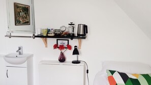 Pillow-top beds, individually decorated, individually furnished - Refurinn Reykjavik Guesthouse - Hostel (Reykjavik)