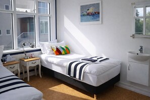 Hypo-allergenic bedding, individually decorated, individually furnished - Refurinn Reykjavik Guesthouse - Hostel (Reykjavik)
