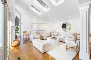 Smart TV - 4 Scaup Court:  A BESTNEST by Beverly Serral (Hilton Head Island)