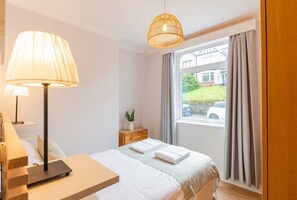 2 bedrooms, desk, iron/ironing board, travel crib