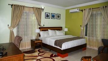 Executive-huoneisto | Tallelokero huoneessa, yksilöllisesti sisustettu