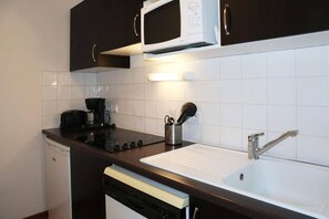 Fridge, dishwasher