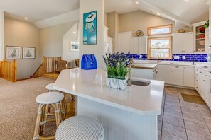 Fridge, microwave, oven, stovetop - Duck Tales | 2400 ft from the beach | Private Pool, Hot Tub | Duck (Duck)