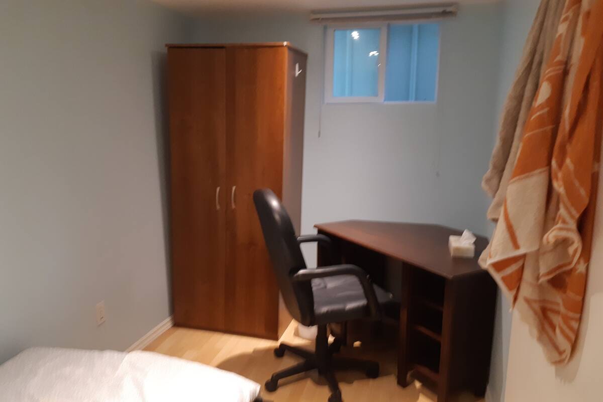 Budget Room #3 | Soundproofing, iron/ironing board, rollaway beds (surcharge)