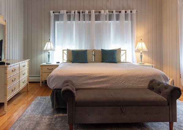 مكتب وواي فاي مجانًا وملاءات أسرّة