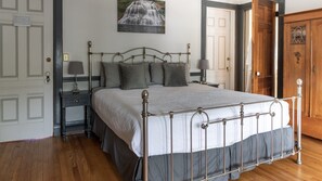 Dane's Room | Desk, free WiFi, bed sheets - William Henry Miller Inn (Ithaca)