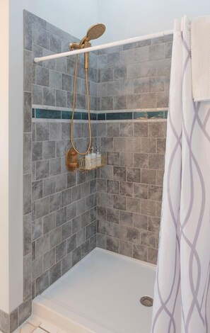 Chambre | Salle de bain | Sèche-cheveux, serviettes fournies