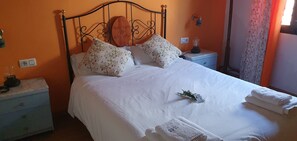 4 bedrooms, iron/ironing board, free WiFi, bed sheets