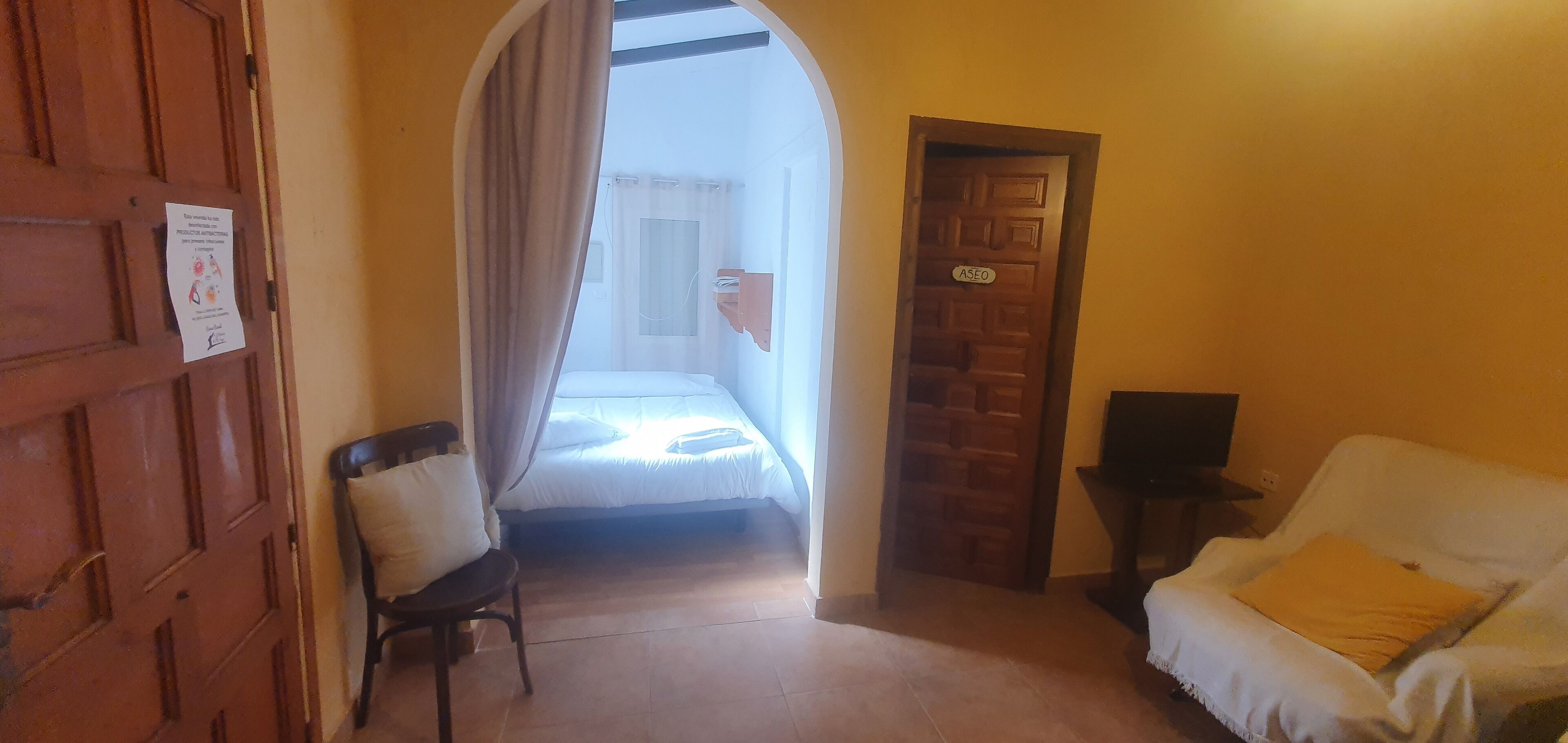 4 bedrooms, iron/ironing board, free WiFi, bed sheets