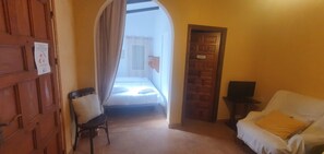 4 habitaciones, tabla de planchar con plancha y wifi gratis