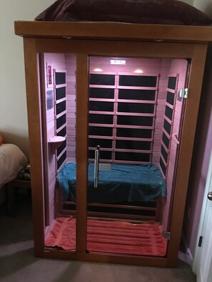 Sauna, aromatherapy, facials, massage/treatment rooms - Aloha in Texas (Austin)