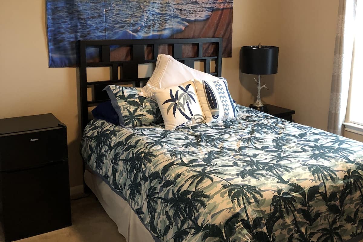 2 bedrooms, laptop workspace, iron/ironing board (on request), free WiFi