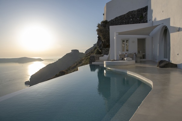 Infinity heated pool