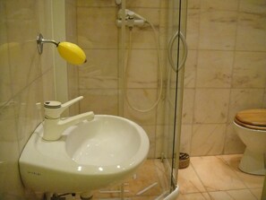 تجهيزات دش، مجففات شعر، مناشف، صابون