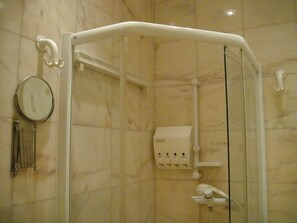 Shower, hair dryer, towels, soap - Downtown  Opera  Apartment (Budapest)