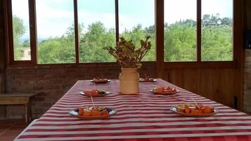 Daily local cuisine breakfast (COP 9000 per person)