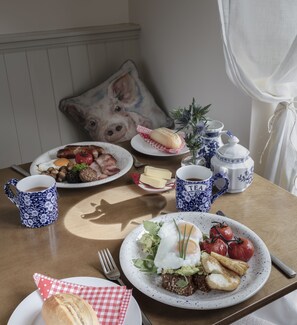 Free daily full breakfast - The happy pig (Kenmare)