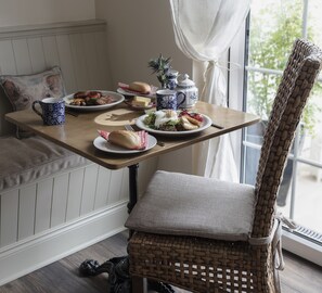 Free daily full breakfast - The happy pig (Kenmare)