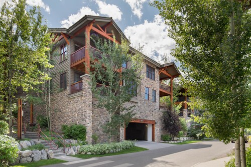 Outpost: Grand View 5130 - Air Conditioned!