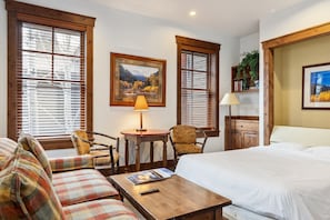 3 bedrooms, iron/ironing board, WiFi, bed sheets - Outpost: Grand View 5130 - Air Conditioned! (Jackson)