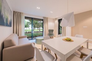 Deluxe Apartment, 2 Bedrooms, Terrace, Lake View - OliverLux Aparthotel (Tihany)