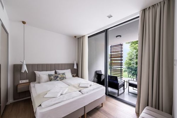 2 chambres, literie de qualité supérieure, bureau, rideaux occultants