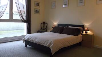 6 Schlafzimmer, Zimmersafe, Bügeleisen/Bügelbrett, WLAN