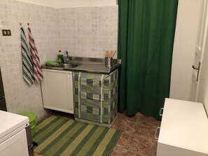 Fridge, stovetop, coffee/tea maker, toaster