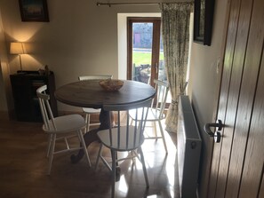 Dining - Charming Converted Barn in a stunning location on the Wild Atlantic Way (Cork)