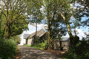 Exterior - Charming Converted Barn in a stunning location on the Wild Atlantic Way (Cork)