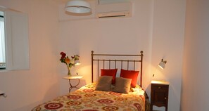 Desk, iron/ironing board, free WiFi, bed sheets - Quinta do Tio Viagem (Palmela)