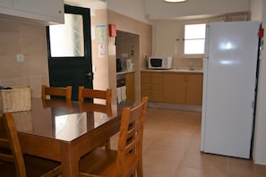 Family House, 3 Bedrooms | In-room dining