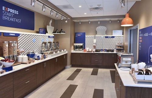 Holiday Inn Express & Suites Madisonville by IHG