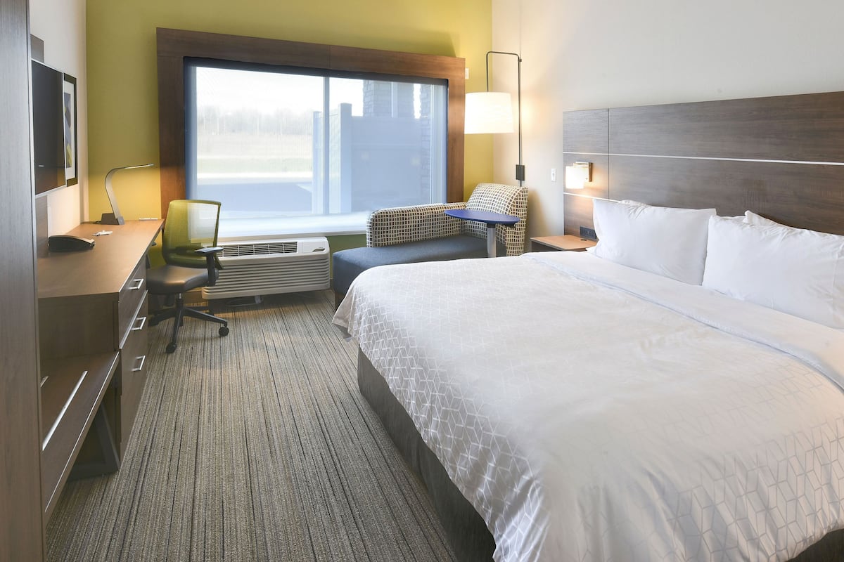 1 bedroom, in-room safe, desk, blackout curtains