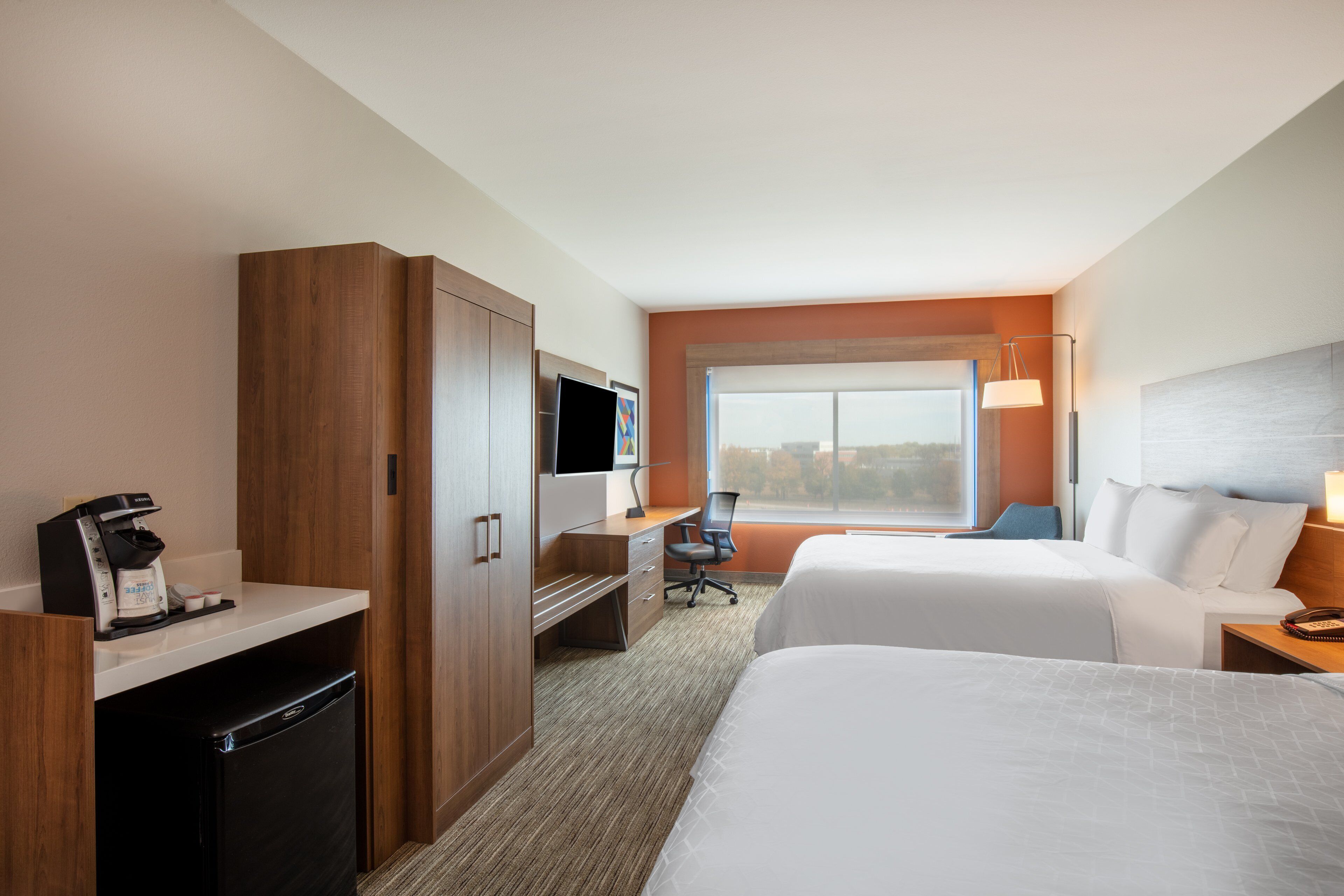 desk, free cots/infant beds, free wifi, bed sheets