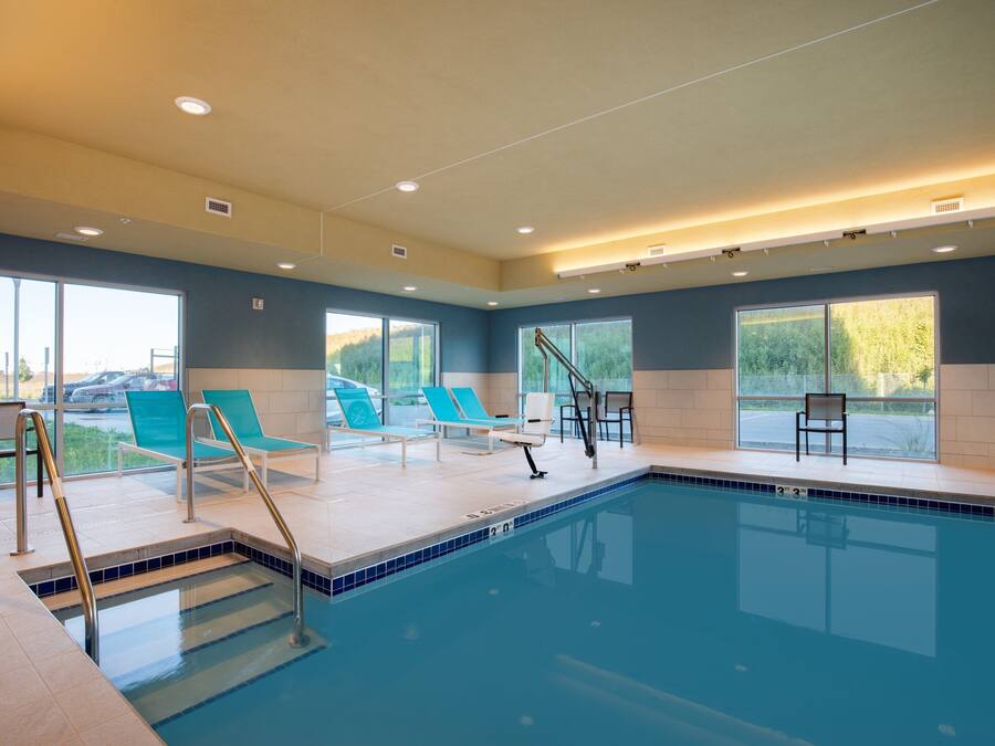 Una piscina cubierta