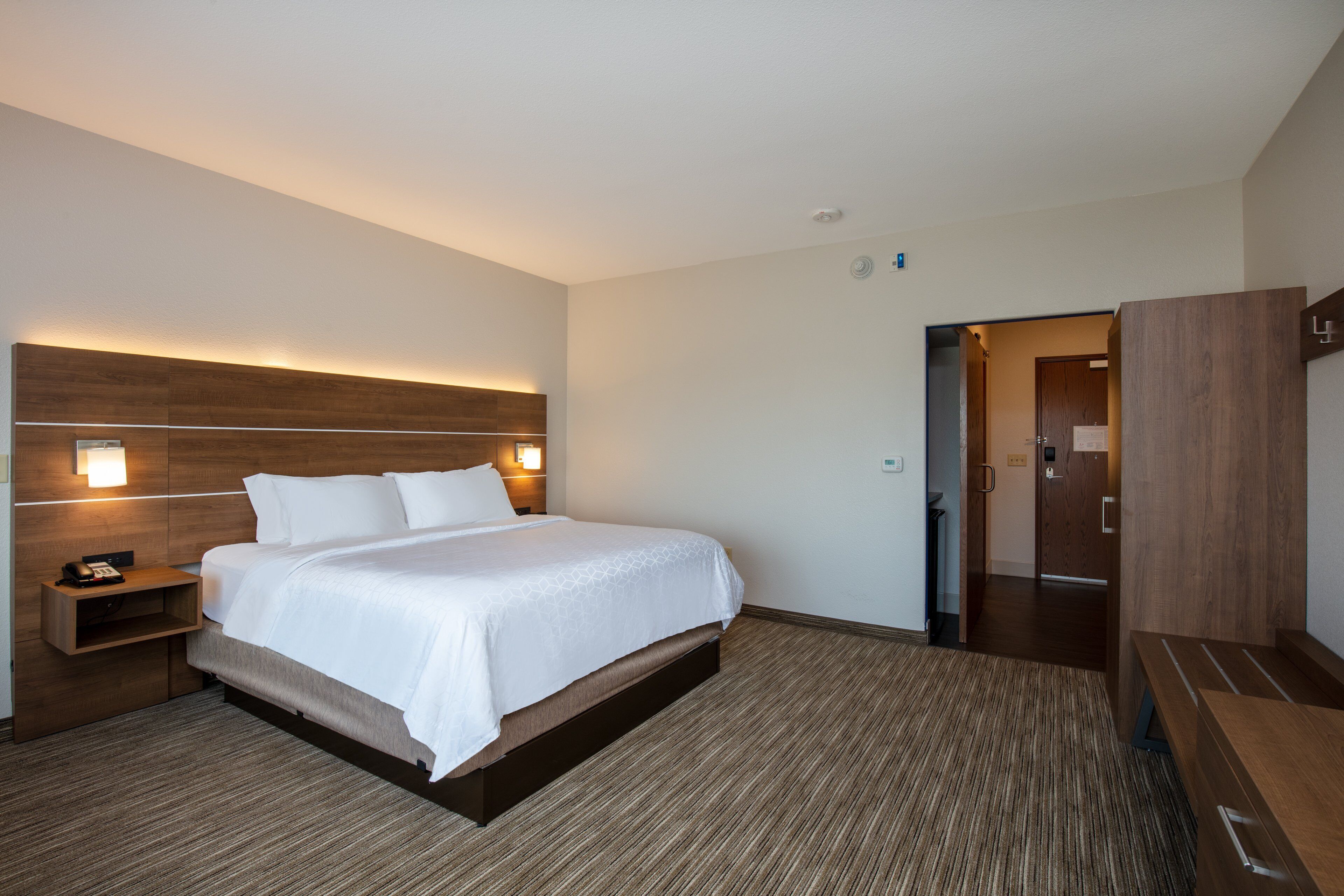Desk, free cots/infant beds, free WiFi, bed sheets