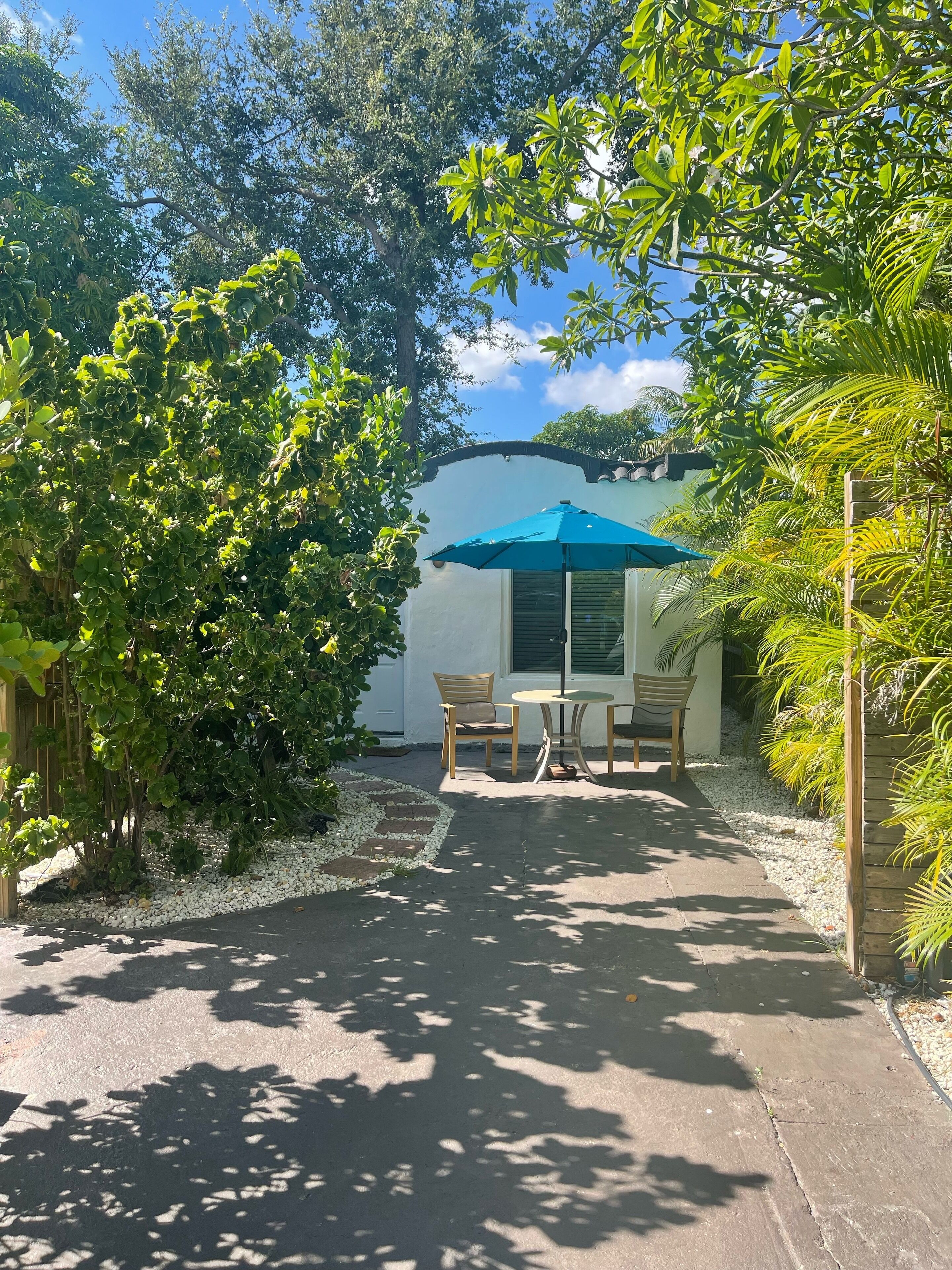 屋外ダイニングエリア