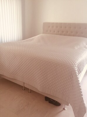 7 bedrooms, internet, bed sheets