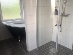 Towels, toilet paper - Large two-story house! (Linköping)