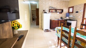 Nhà Elite | Bếp riêng | Tủ lạnh, lò nướng, dụng cụ nấu nướng/bát dĩa/dao nĩa 