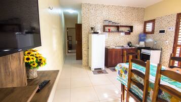 Elite House | Private kitchen | Full-sized fridge, oven, cookware/dishes/utensils