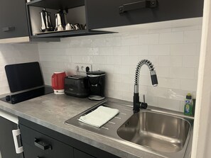 Fridge, microwave, stovetop, coffee/tea maker