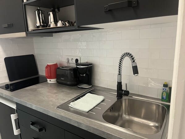 Fridge, microwave, stovetop, coffee/tea maker