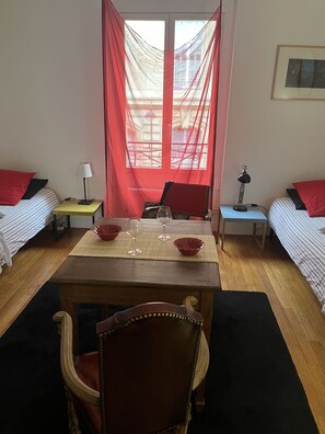 Bügeleisen/Bügelbrett, kostenloses WLAN, Bettwäsche