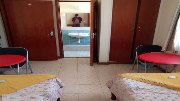 1 habitación y escritorio