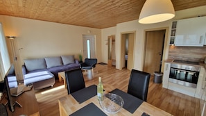 Interior - Close to the beach holiday home in a quiet field location with a spacious wooden terrace (Altefähr)