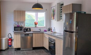 Fridge, microwave, oven, stovetop - Luxury apartment - Sea view - Private swimming pool - 360° view (Les Anses d'Arlet)